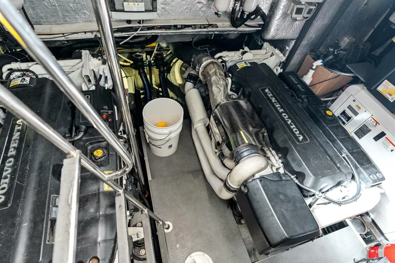 Slide Yacht Photos Pics 2015 Absolute 60 Fly - Image 75