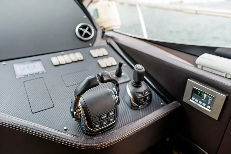 Slide Yacht Photos Pics 2015 Absolute 60 Fly - Image 54