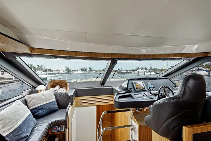 Slide Yacht Photos Pics 2015 Absolute 60 Fly - Image 50