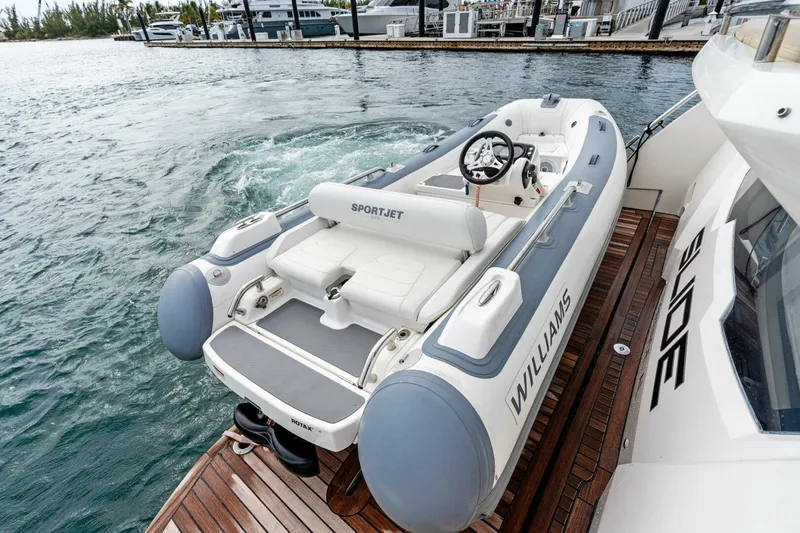 Slide Yacht Photos Pics 2015 Absolute 60 Fly - Image 19