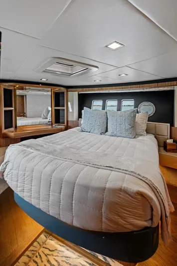 Slide Yacht Photos Pics 2015 Absolute 60 Fly - Image 64