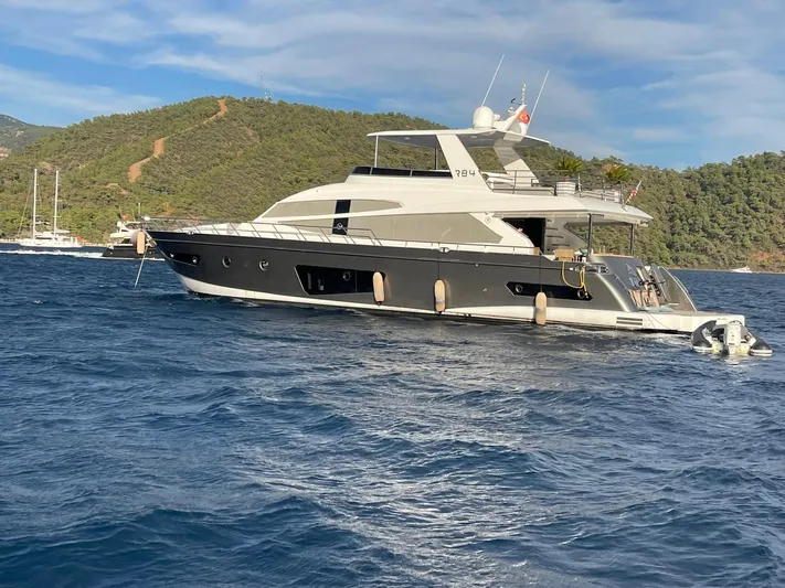 Tmr Yacht Photos Pics Luxurious 2018 Custom 84 yacht cruising on scenic blue waters.