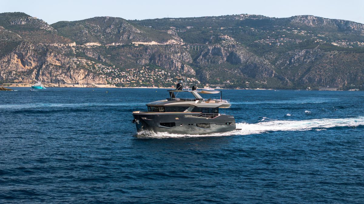 2021 Numarine 85 