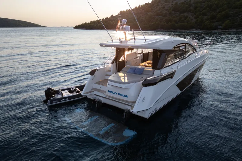 Holly Four Yacht Photos Pics 