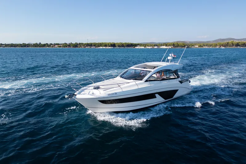 Holly Four Yacht Photos Pics 