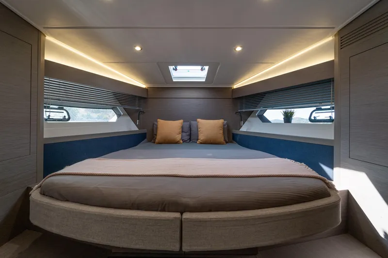 Holly Four Yacht Photos Pics 