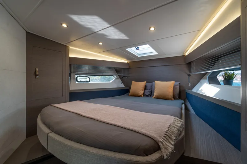 Holly Four Yacht Photos Pics 