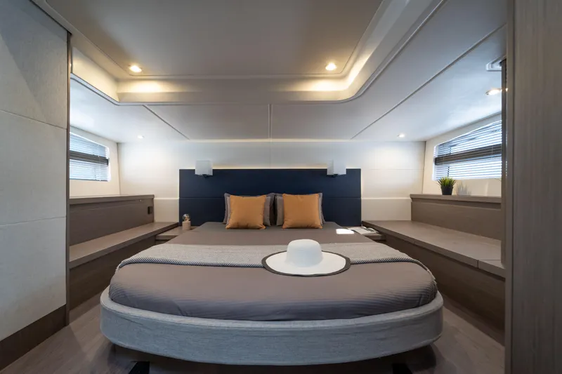 Holly Four Yacht Photos Pics 