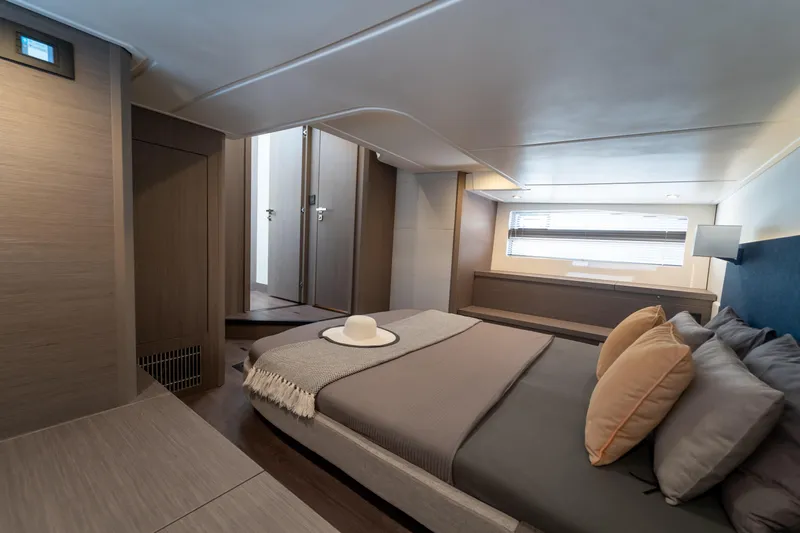 Holly Four Yacht Photos Pics 