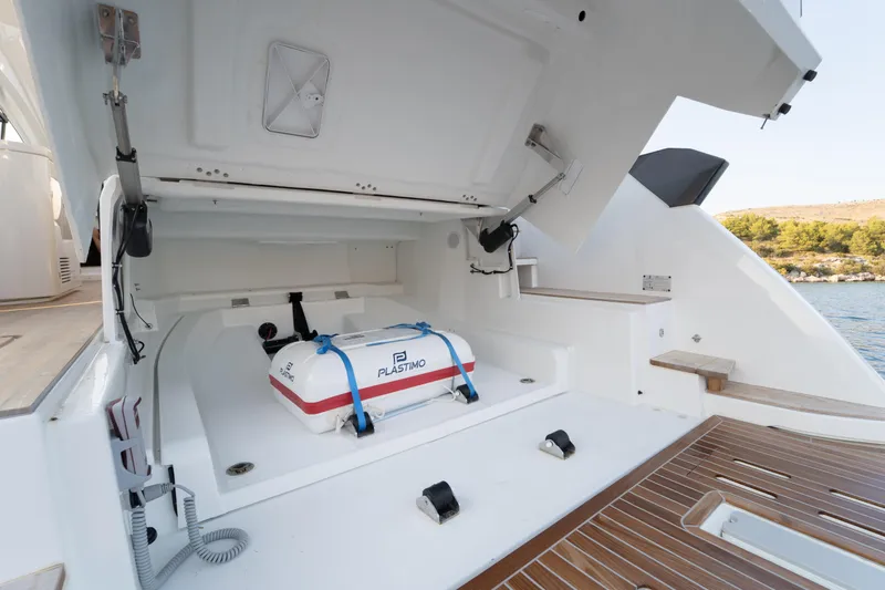 Holly Four Yacht Photos Pics 