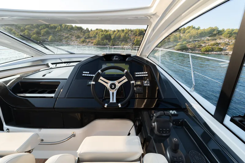 Holly Four Yacht Photos Pics 