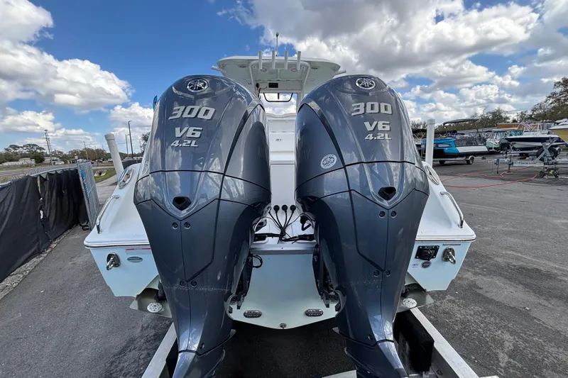  Yacht Photos Pics 2018 Sea Hunt Gamefish 30 with twin 300 V6 4.2L engines, rear view.