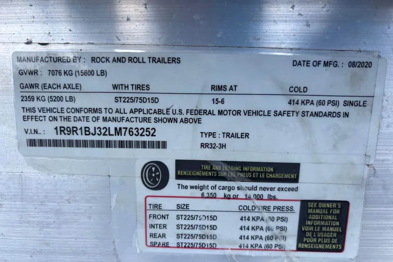  Yacht Photos Pics 2018 Sea Hunt Gamefish 30 trailer label, Rock and Roll Trailers, GVWR 7076 kg, manufactured 08/2020.