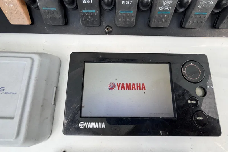  Yacht Photos Pics Yamaha control panel on 2018 Sea Hunt Gamefish 30 boat dashboard.