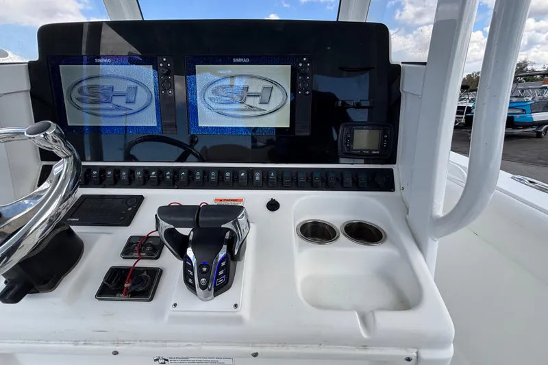  Yacht Photos Pics 2018 Sea Hunt Gamefish 30 dashboard with dual Simrad displays and controls.