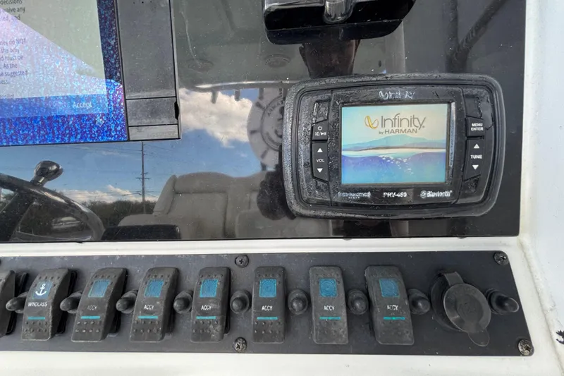  Yacht Photos Pics Control panel of 2018 Sea Hunt Gamefish 30 with Infinity by Harman display.