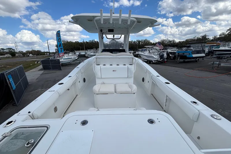  Yacht Photos Pics 2018 Sea Hunt Gamefish 30 Forward Seating boat at dealership, clear sky background.
