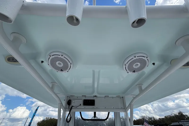  Yacht Photos Pics 2018 Sea Hunt Gamefish 30 boat speakers and rod holders under T-top.