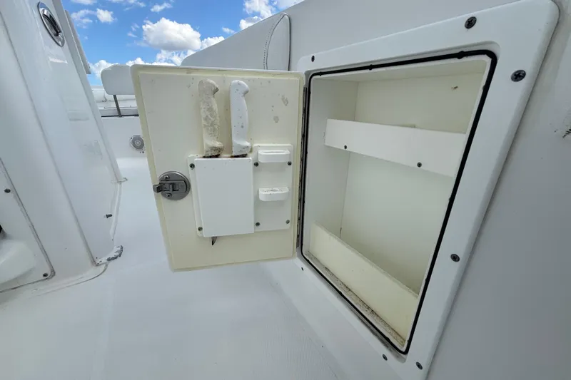  Yacht Photos Pics 2018 Sea Hunt Gamefish 30 storage compartment with open door and knife holders.