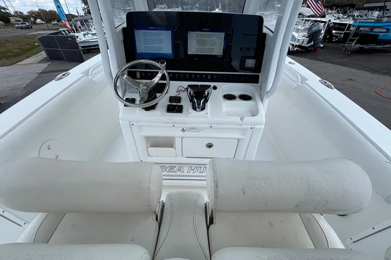  Yacht Photos Pics 2018 Sea Hunt Gamefish 30 boat cockpit with dual screens and steering wheel.