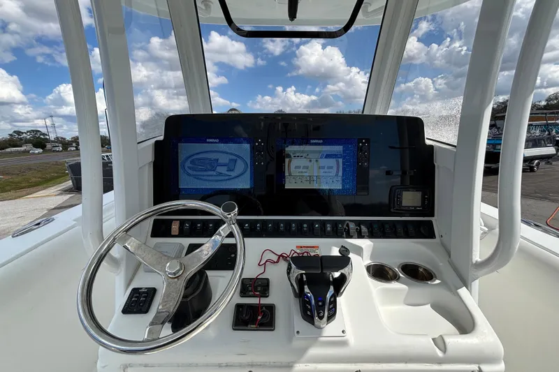  Yacht Photos Pics 2018 Sea Hunt Gamefish 30 dashboard with steering wheel and navigation screens.