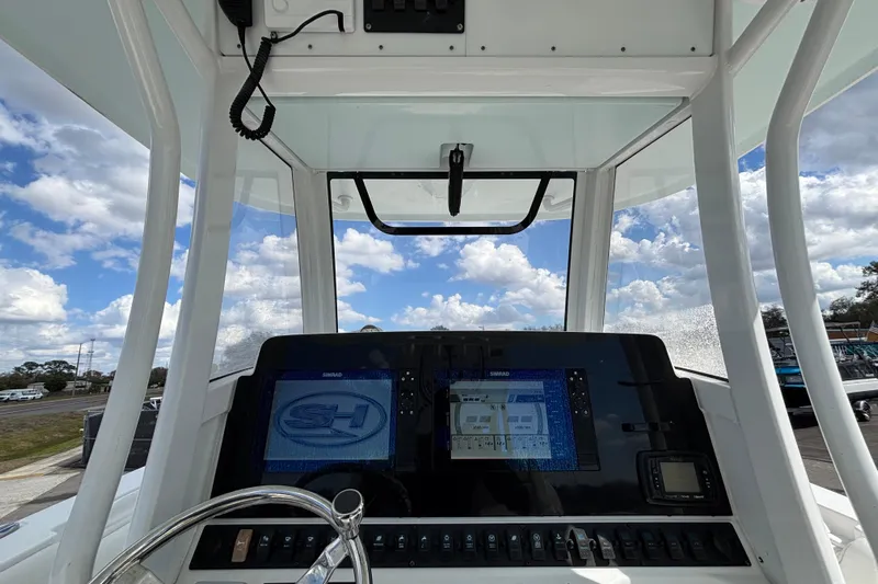  Yacht Photos Pics 2018 Sea Hunt Gamefish 30 dashboard with navigation display under a blue sky.