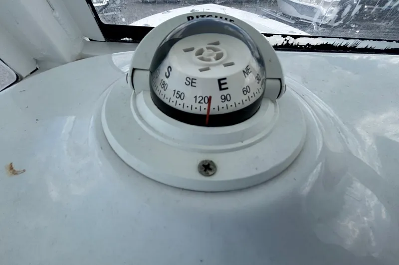  Yacht Photos Pics Compass on 2018 Sea Hunt Gamefish 30 Forward Seating boat dashboard.