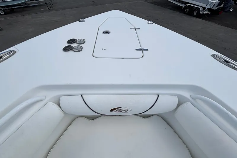  Yacht Photos Pics 2018 Sea Hunt Gamefish 30 Forward Seating, white deck view, sleek design.