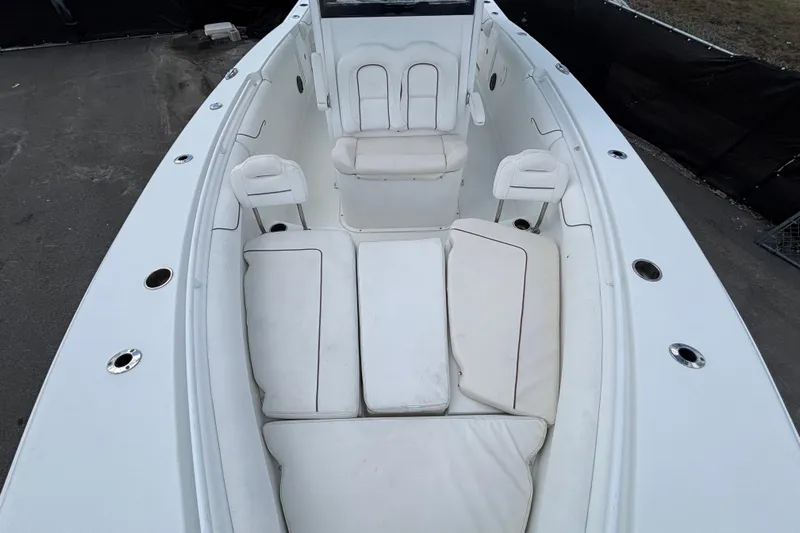  Yacht Photos Pics 2018 Sea Hunt Gamefish 30 Forward Seating with white cushioned seats and spacious layout.