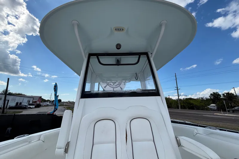  Yacht Photos Pics 2018 Sea Hunt Gamefish 30 Forward Seating boat, showcasing helm and seating area under clear sky.