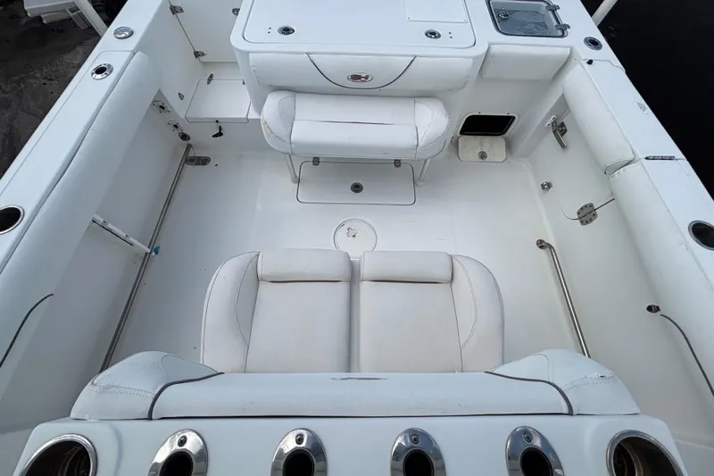  Yacht Photos Pics 2018 Sea Hunt Gamefish 30 boat interior with forward seating and rod holders.
