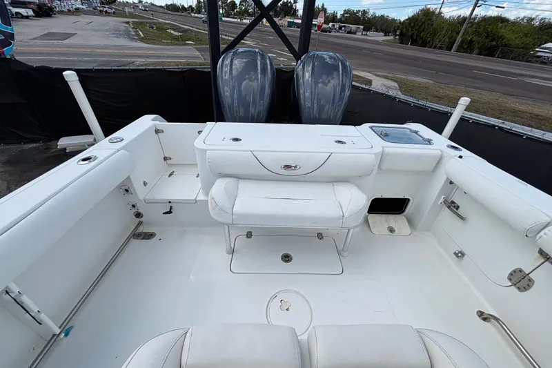  Yacht Photos Pics 2018 Sea Hunt Gamefish 30 Forward Seating boat interior with dual engines.