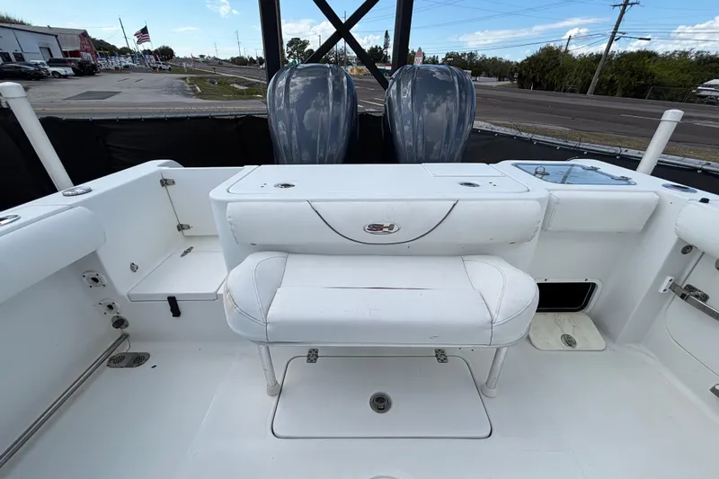  Yacht Photos Pics 2018 Sea Hunt Gamefish 30 boat interior with forward seating and dual engines.