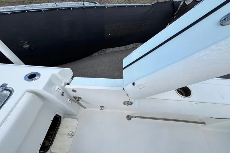  Yacht Photos Pics 2018 Sea Hunt Gamefish 30 boat interior, featuring forward seating and deck details.