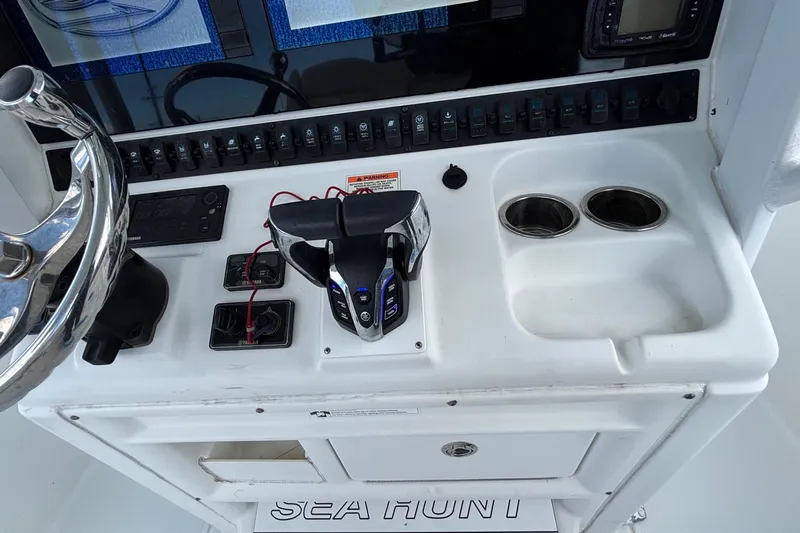  Yacht Photos Pics 2018 Sea Hunt Gamefish 30 helm with steering wheel, controls, and cup holders.