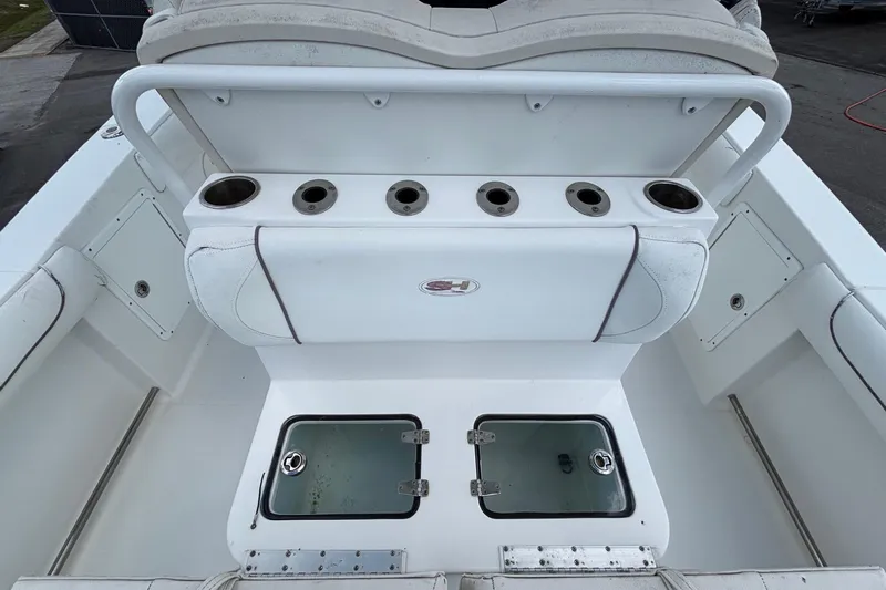  Yacht Photos Pics 2018 Sea Hunt Gamefish 30 Forward Seating, featuring rod holders and storage compartments.