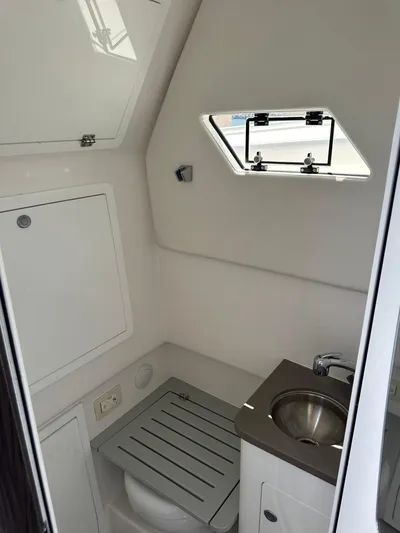 Perfection Yacht Photos Pics 2020 Edgewater 370 CC boat interior bathroom with sink and window.