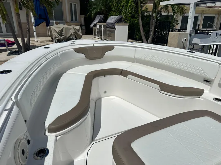 Perfection Yacht Photos Pics 2020 Edgewater 370 CC boat with spacious seating area and modern design.