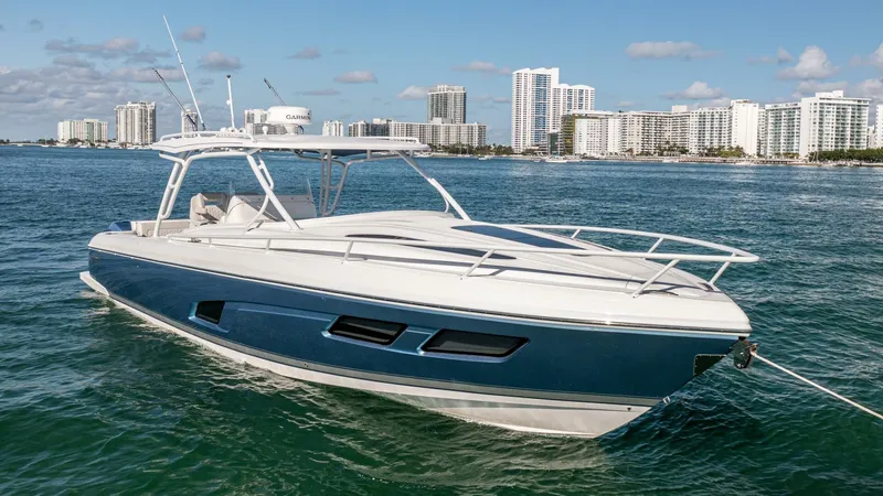  Yacht Photos Pics 2022 Intrepid 409 Valor - Image 4