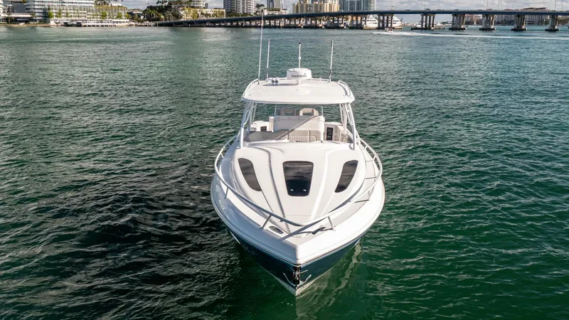  Yacht Photos Pics 2022 Intrepid 409 Valor - Image 5