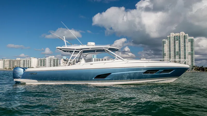  Yacht Photos Pics 2022 Intrepid 409 Valor - Image 3