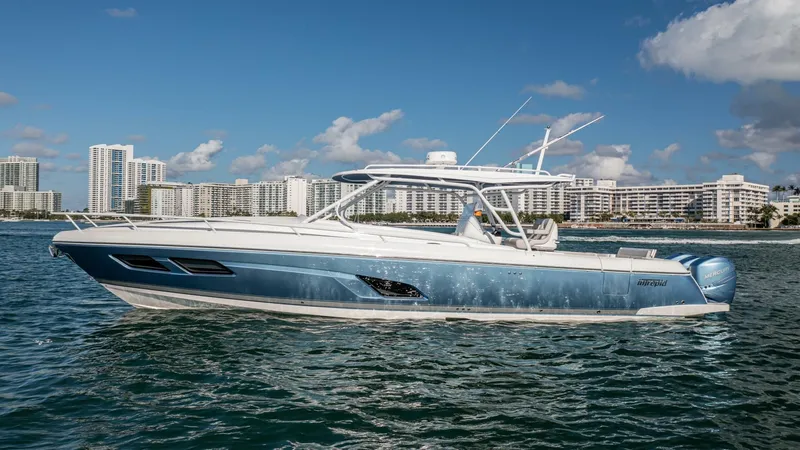  Yacht Photos Pics 2022 Intrepid 409 Valor - Image 10