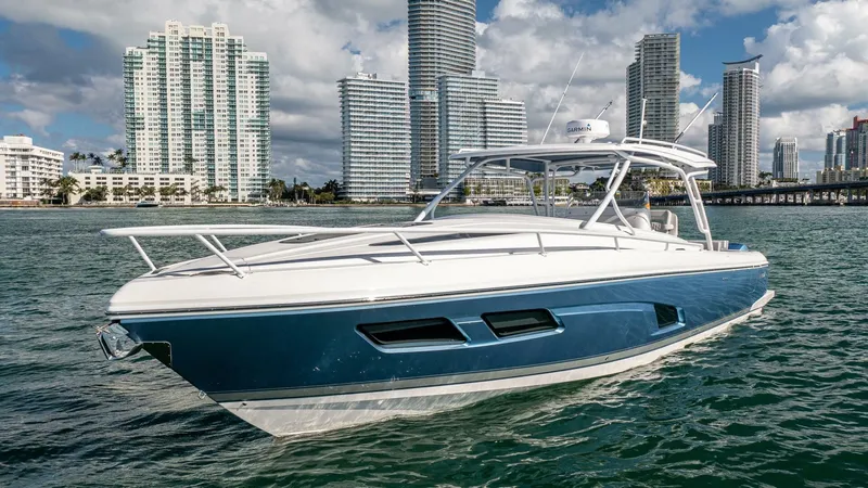  Yacht Photos Pics 2022 Intrepid 409 Valor - Image 7