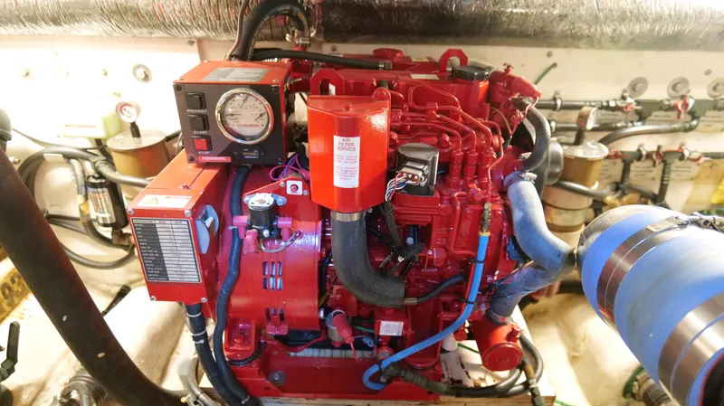 Extremely Clean Boat Yacht Photos Pics 