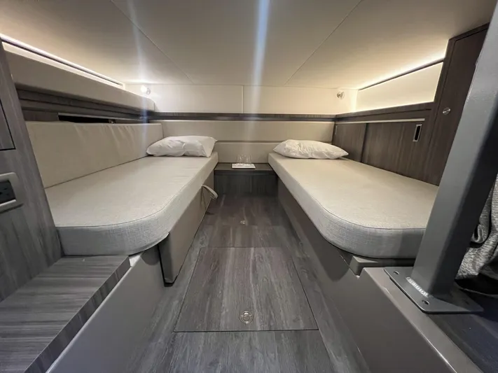  Yacht Photos Pics 2023 Sea Ray Sundancer 320 cabin interior with twin beds and modern design.