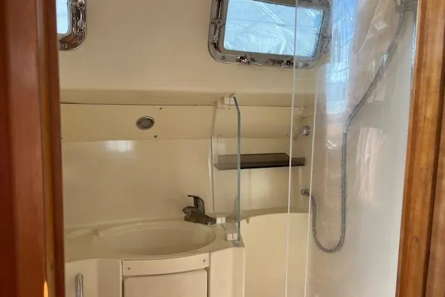 No Se Yacht Photos Pics 2004 Saga 43CLS yacht bathroom with sink, shower, and porthole window.