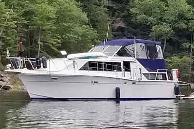 Chris-Craft 381 Catalina