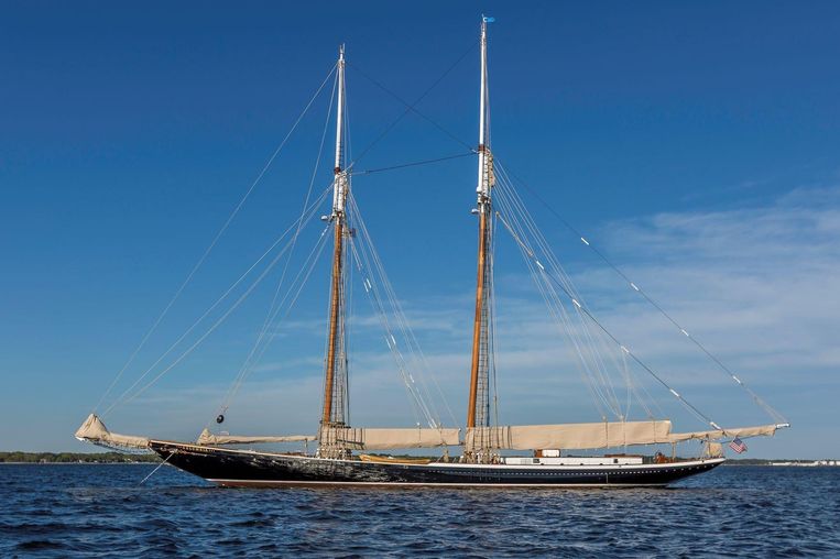 2014-141-custom-starling-burgess-grand-banks-schooner-superyacht