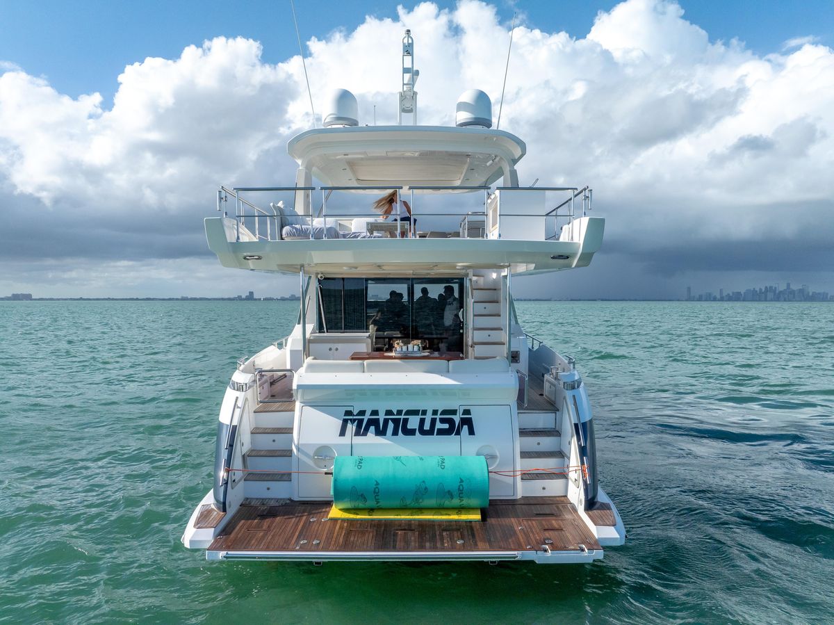 2016 Azimut 74 