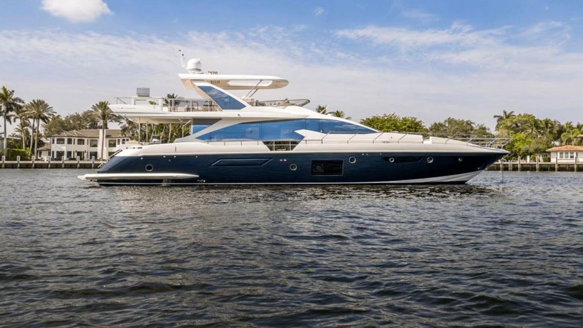 2016 Azimut 74 
